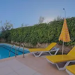 Villa Detached With Private Pool In çalışta *