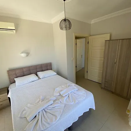Detached With Private Pool In çalışta Villa